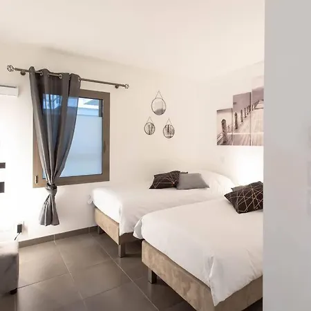 דירה A7- 2 Bdr Sea & Mountain View - Ac, Parking, Pool & Terrace *