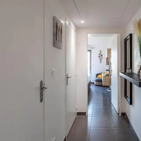 דירה A7- 2 Bdr Sea & Mountain View - Ac, Parking, Pool & Terrace *
