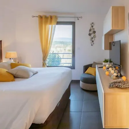 A7- 2 Bdr Sea & Mountain View - Ac, Parking, Pool & Terrace דירה