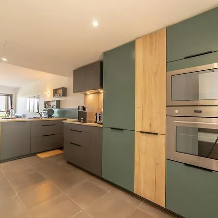 A7- 2 Bdr Sea & Mountain View - Ac, Parking, Pool & Terrace