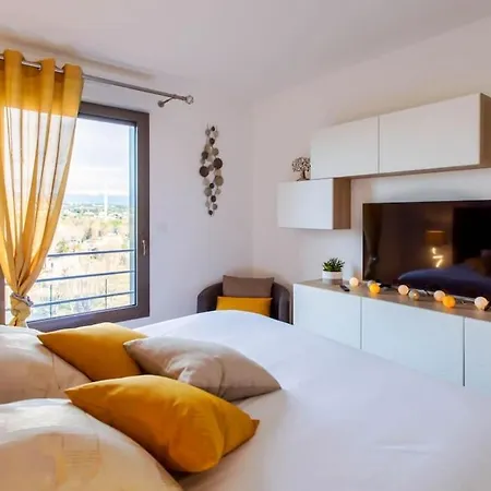 A7- 2 Bdr Sea & Mountain View - Ac, Parking, Pool & Terrace أنتيب