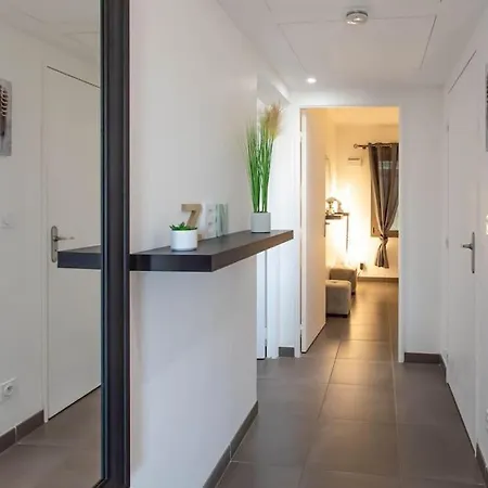 Appartement A7- 2 Bdr Sea & Mountain View - Ac, Parking, Pool & Terrace