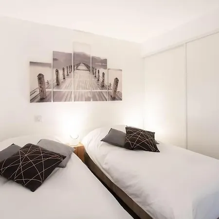 Appartement A7- 2 Bdr Sea & Mountain View - Ac, Parking, Pool & Terrace