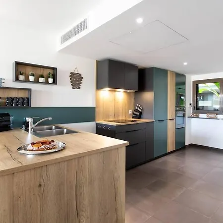 A7- 2 Bdr Sea & Mountain View - Ac, Parking, Pool & Terrace * أنتيب