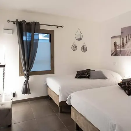 شقة A7- 2 Bdr Sea & Mountain View - Ac, Parking, Pool & Terrace أنتيب