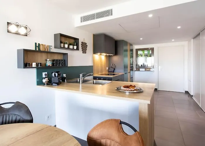 A7- 2 Bdr Sea & Mountain View - Ac, Parking, Pool & Terrace * Antibes