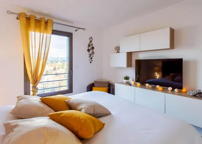 A7- 2 Bdr Sea & Mountain View - Ac, Parking, Pool & Terrace أنتيب