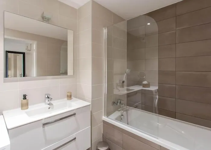 A7- 2 Bdr Sea & Mountain View - Ac, Parking, Pool & Terrace شقة أنتيب
