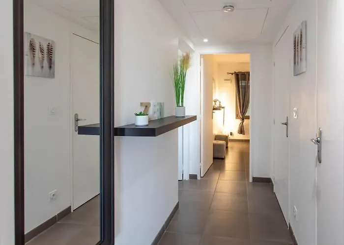 شقة A7- 2 Bdr Sea & Mountain View - Ac, Parking, Pool & Terrace