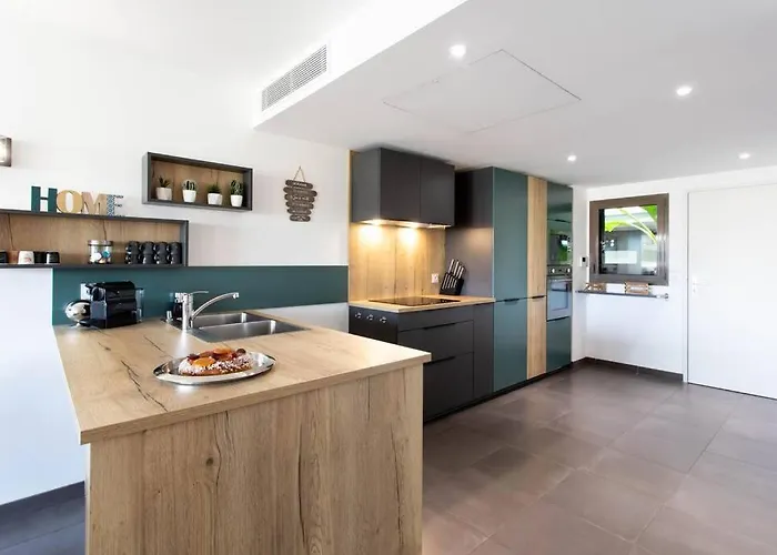 A7- 2 Bdr Sea & Mountain View - Ac, Parking, Pool & Terrace * أنتيب