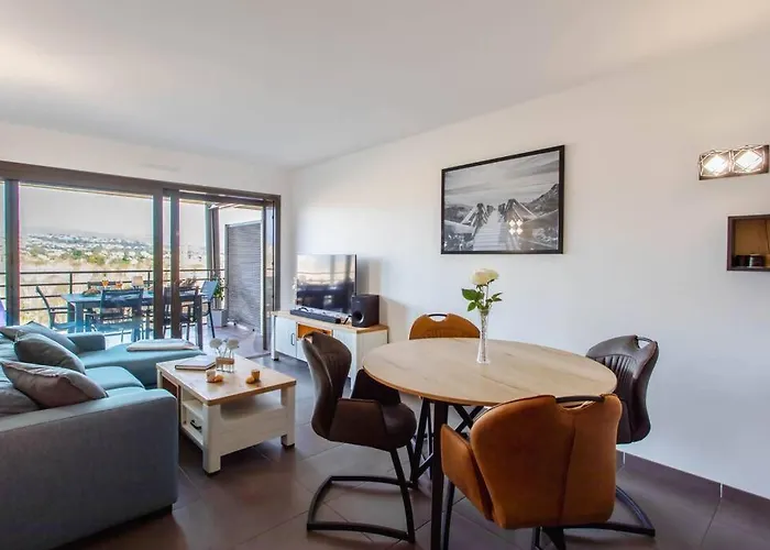 A7- 2 Bdr Sea & Mountain View - Ac, Parking, Pool & Terrace شقة