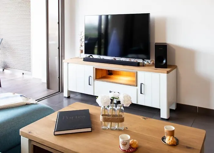 شقة A7- 2 Bdr Sea & Mountain View - Ac, Parking, Pool & Terrace *